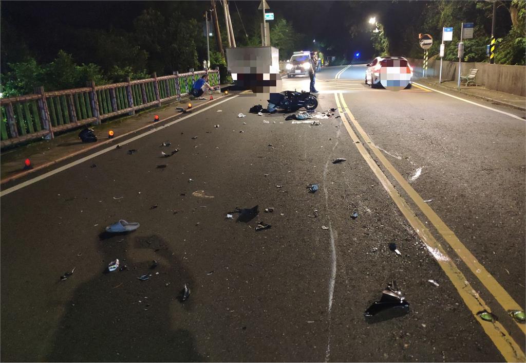 快新聞／仰德大道深夜重大車禍！小貨車跨線超車　22歲男大生魂斷山路