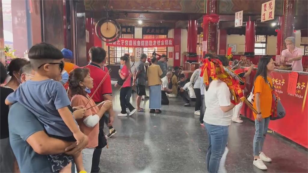 爆紅公仔拿來拜！　台南新營「超萌太子爺神尊」回宮謁祖掀熱議