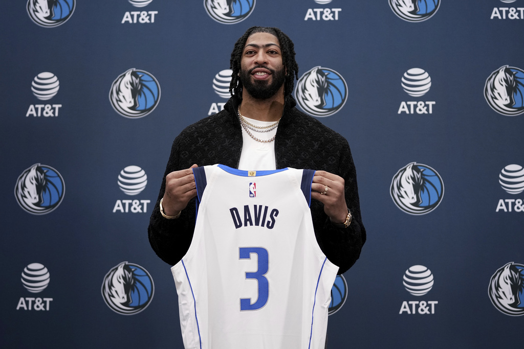 NBA(影)／獨行俠新「禁區神獸」首度公開亮相　承諾將帶給達拉斯球迷希望　