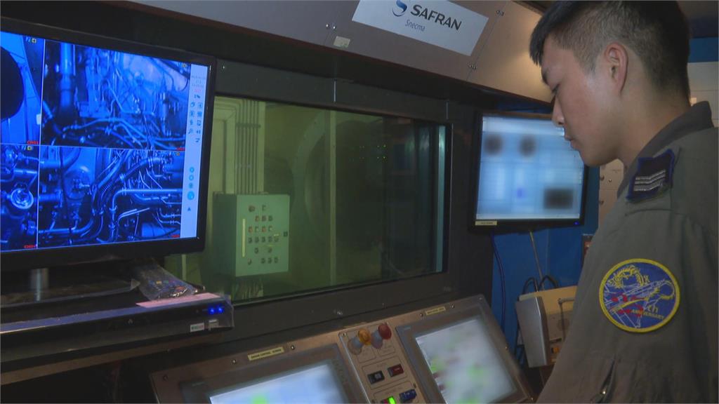 戰機順利升空幕後大功 「軍機修補隊」功不可沒