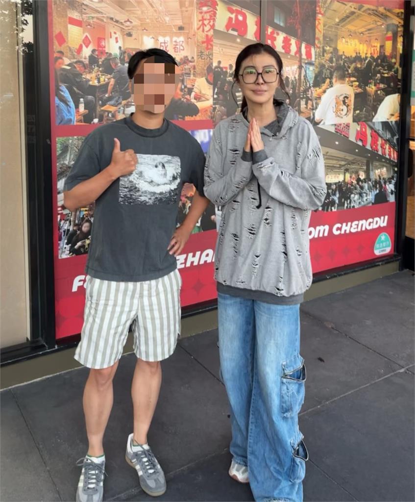 美國街頭捕獲野生「聶小倩」！影后王祖賢近照流出　網驚：以為女大學生