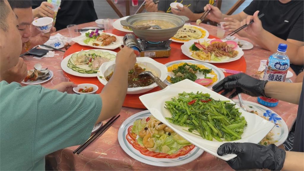 東港海鮮餐廳被爆10菜1湯1萬4　　「萬元套餐」意外爆紅