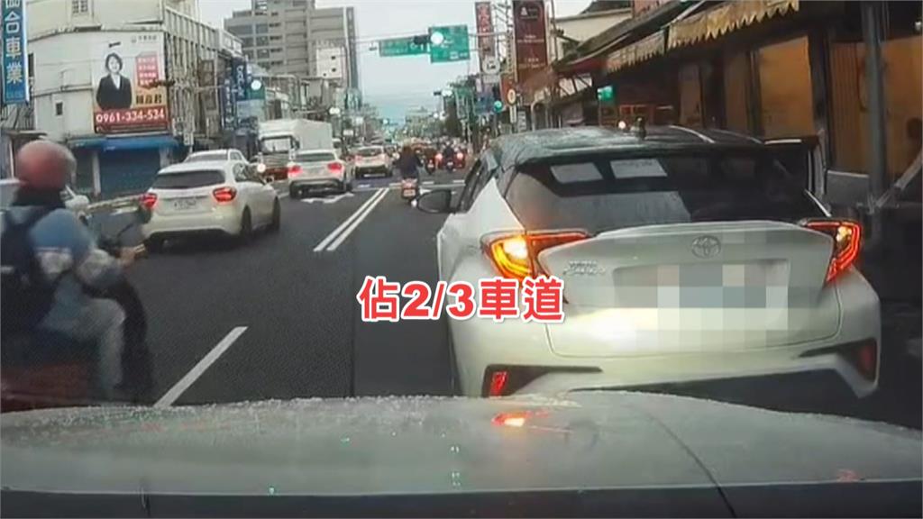 宜蘭轎車違規「占2/3車道」買早餐 引後方整路回堵民眾氣投訴