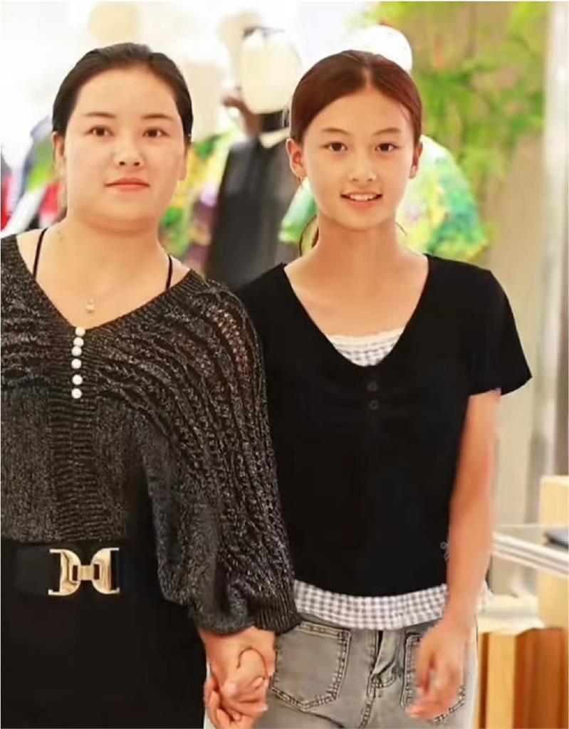 15歲素人撞臉張柏芝爆紅被讚「初戀臉」 《延禧》製作人簽約突喊卡原因曝