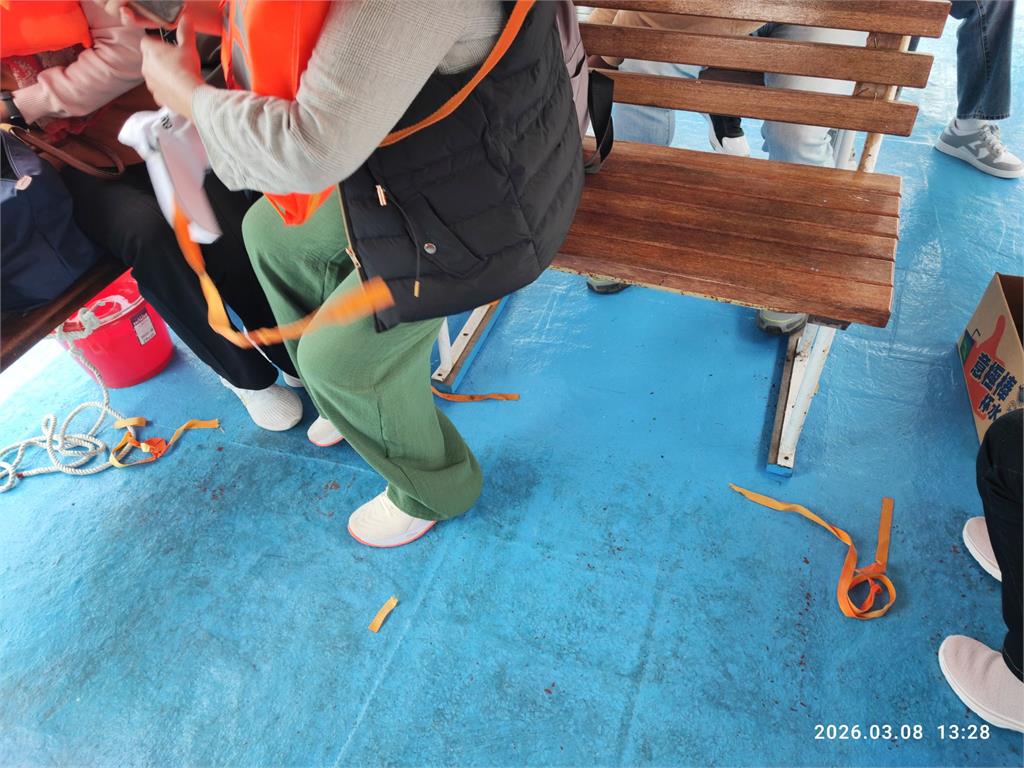 沒人管?石門水庫遊湖驚魂 船2度擱淺、救生衣「綁繩碎化」