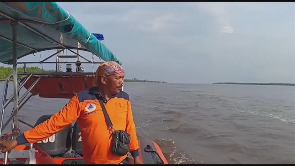 印尼船難11死9失蹤　航行遇強風撞木頭翻覆
