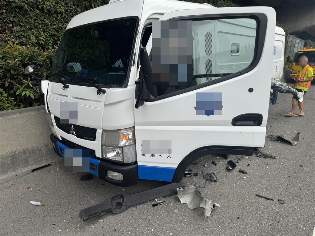 快新聞／國1三重交流道車禍！車輛翻覆釀2傷　現場嚴重塞車