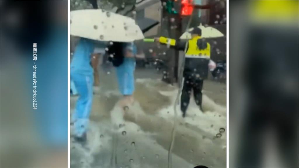 豪雨重創新竹！騎士遭沖走、土石灌校園　學生上課路要「溯溪」好艱難