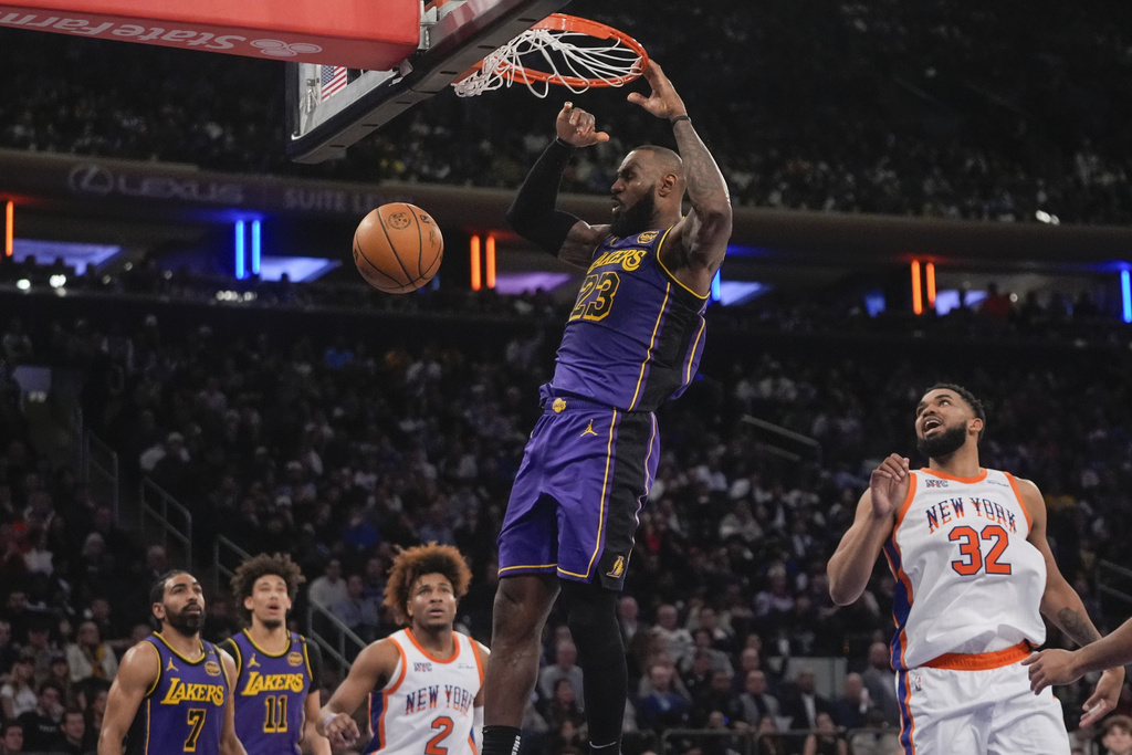 NBA(影)/「全力詹」麥迪遜廣場花園大三元演出 率湖人客場痛宰尼克