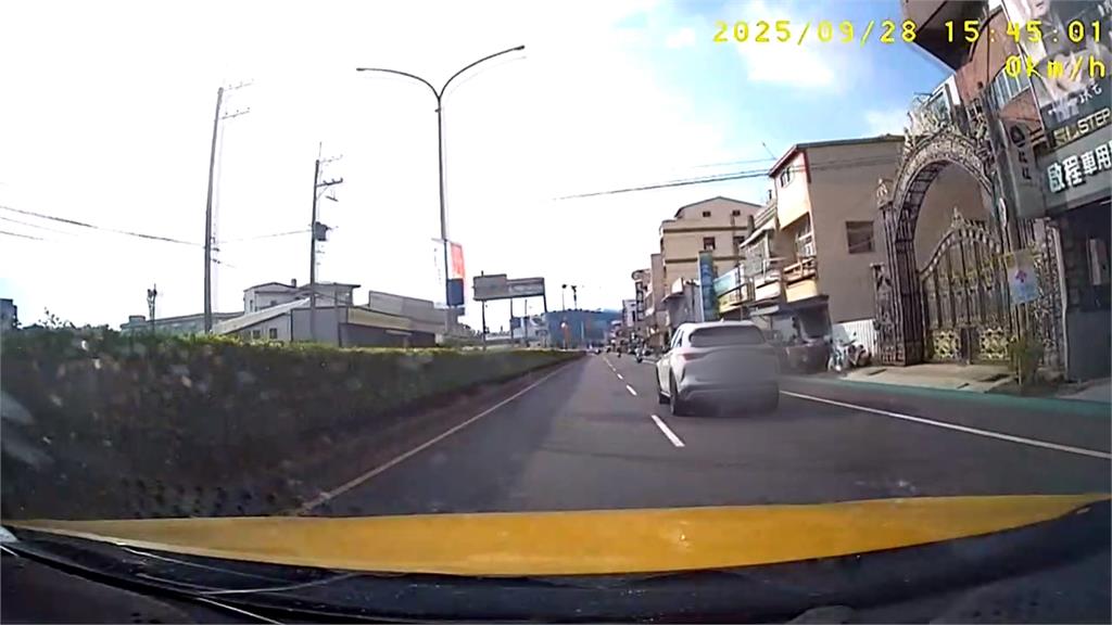 輕叭一聲秒遭逼車! 小黃運將嚇壞「車上還載孕婦」