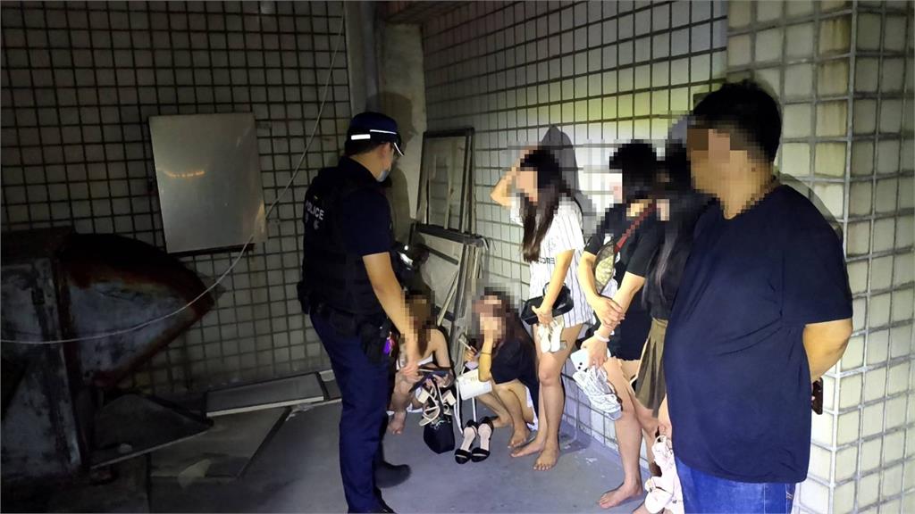快新聞/中壢警雷霆出擊! 外籍非法打工大掃蕩24人被查獲