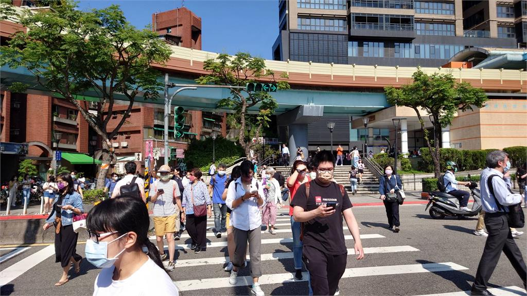 萬安演習警報一響!台北瞬間「被薩諾斯彈指消失」空城畫面震撼全網
