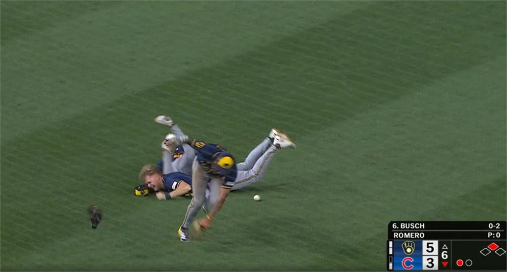 MLB(影)／三人相撞亂了一鍋粥！歐提茲倒地再起打出兩分砲鎖定勝利