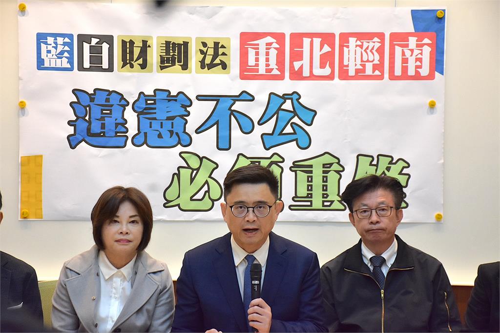 快新聞/民進黨硬起來了!11位南部綠委傾巢而出 誓言對抗「惡修財劃法」