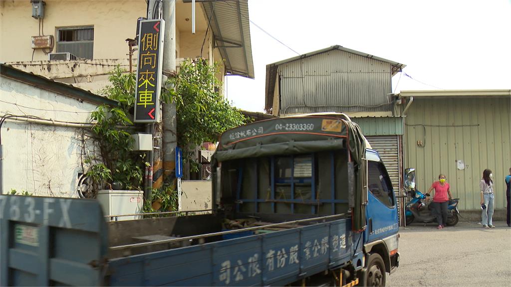 台中智慧路標當你的眼　提醒用路人「側向來車」