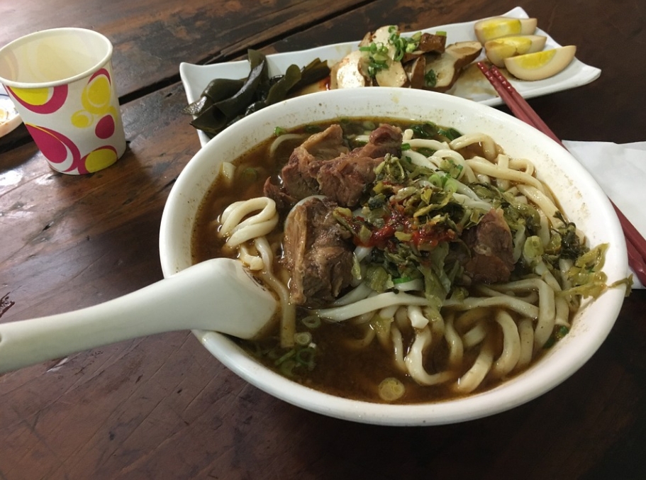 他嫌東泉辣椒醬難吃!台中人怒教「道地吃法」 網歪樓:跟太陽餅一樣