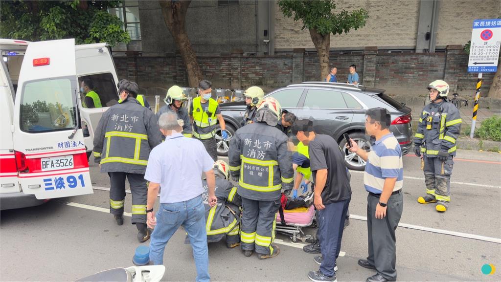 快新聞／三峽恐怖車禍！小貨車遭前後夾擊成三明治　駕駛幸運撿回小命