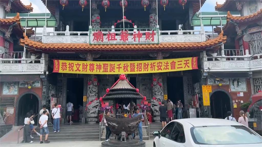 嘉義廟宇助賑災 大捐1314萬現金員警出動護鈔