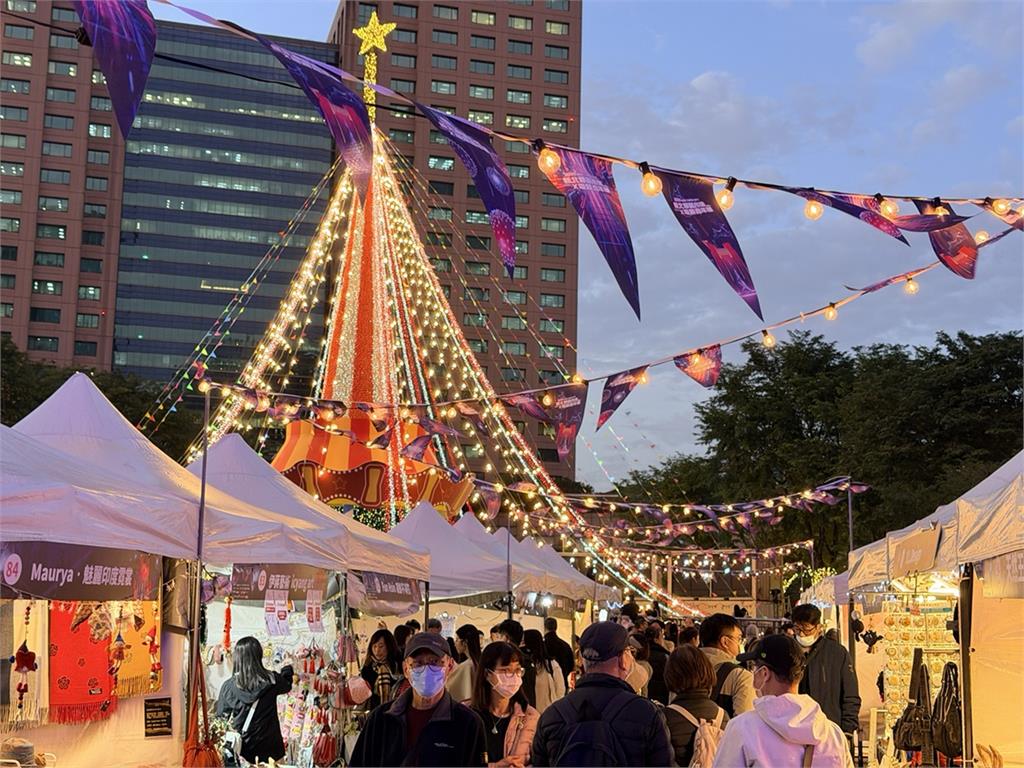 2025新北耶誕市集登場 電競科幻風翻轉耶誕城 副市長陳純敬揪民眾一起來逛市集