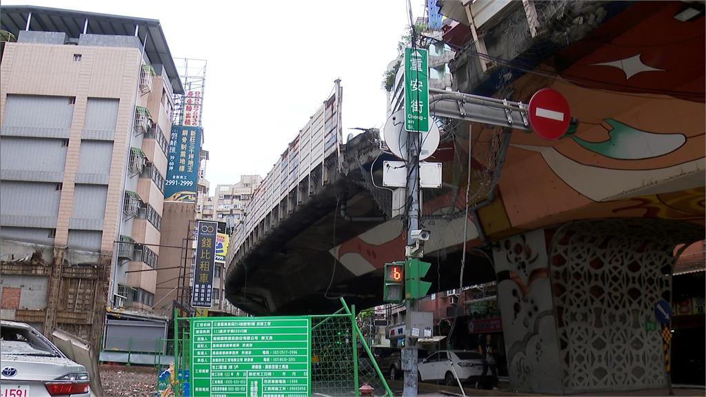 拖板車違規超載10公噸! 疑過彎超速釀禍 雙北市長:究責到底
