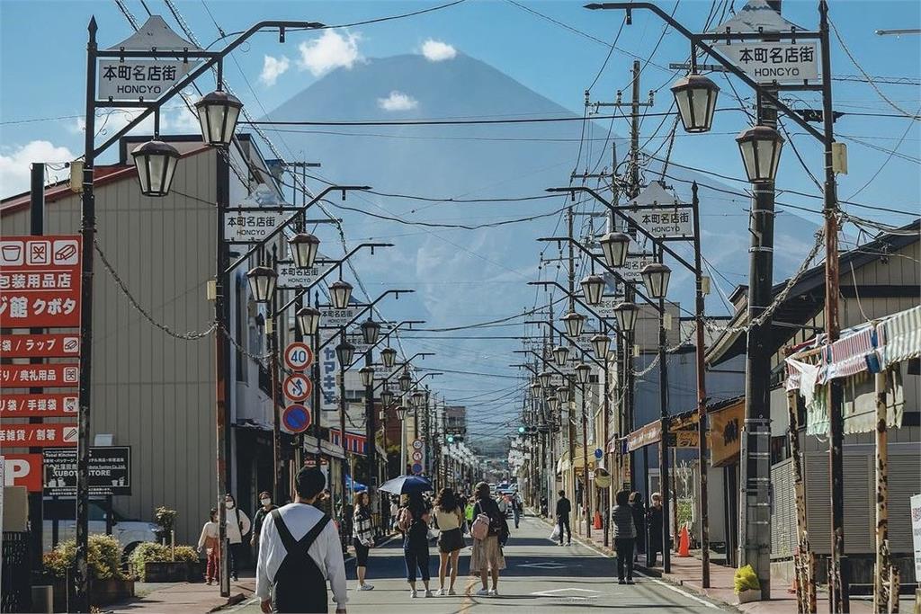 快新聞／日本「這條街」美景延伸至富士山　意外促進老街活化重生