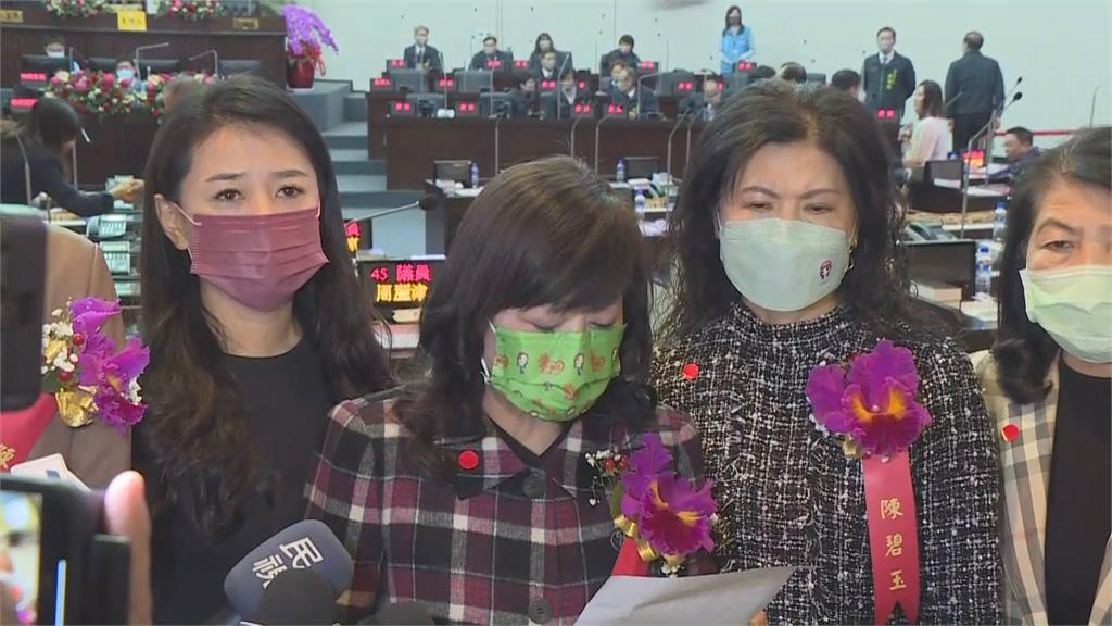 藍綠雙雙祭出黨紀 民進黨邱莉莉奪36票當選議長
