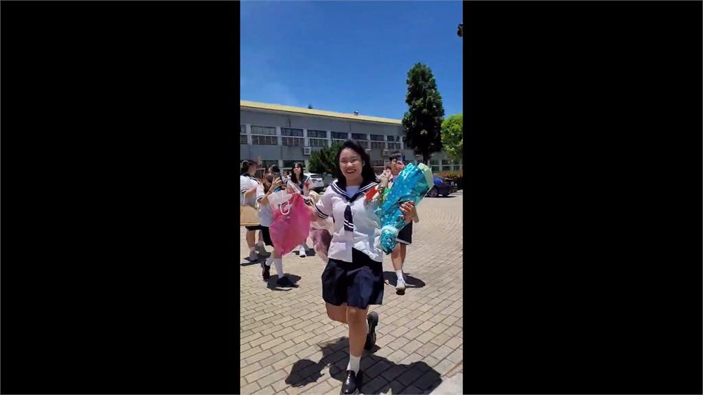 又見搞笑畢典！　家長掛3樓高紅布條「大小姐畢業快樂」
