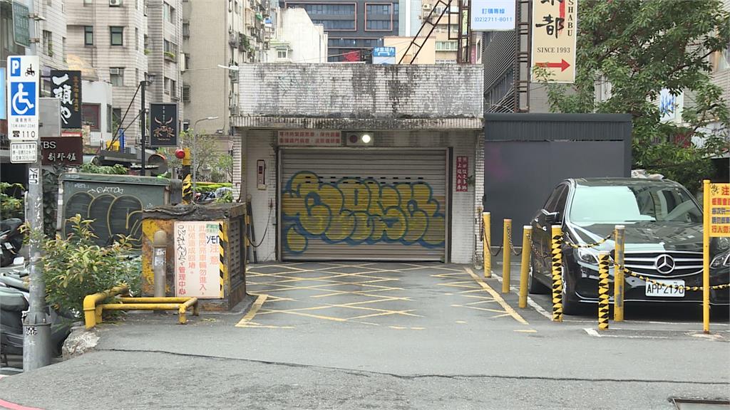 擋住車道嗆「我是銀行VVIP」　網友幫統計違規項目