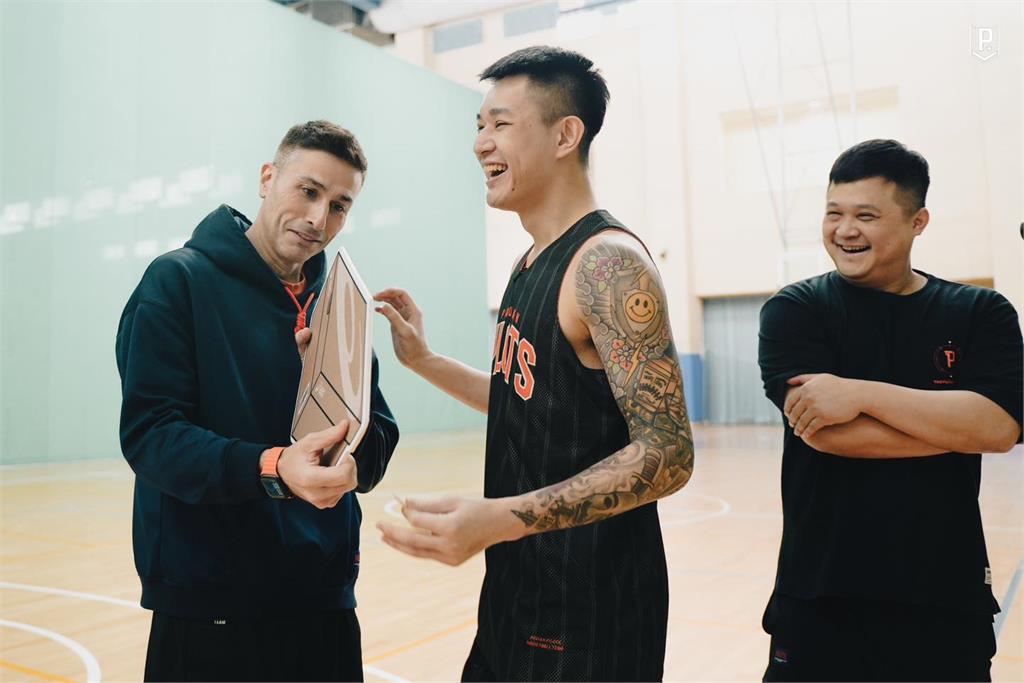 PLG(影)/「夜王」盧峻翔送幸福!領航猿士氣高昂出戰BCL四強