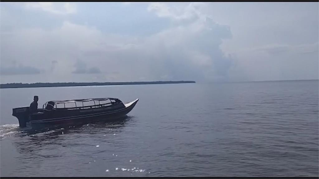 印尼船難11死9失蹤　航行遇強風撞木頭翻覆