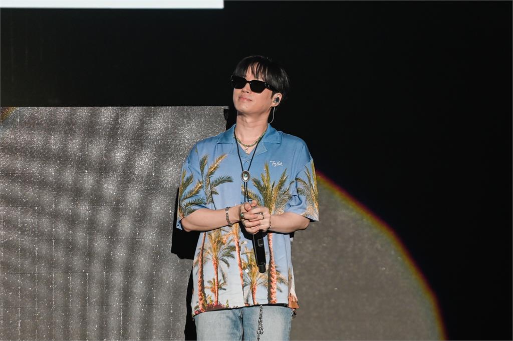 Epik High在台大開唱「千人狂搖中指」!Tablo看見奇景吐真實心情