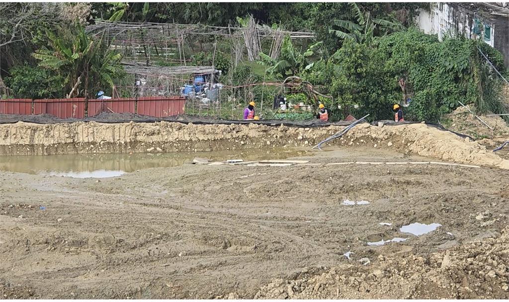 快新聞/悚!桃園鐵路地下化工地驚見男屍趴水坑 疑跌泥漿窒息亡「身分成謎」
