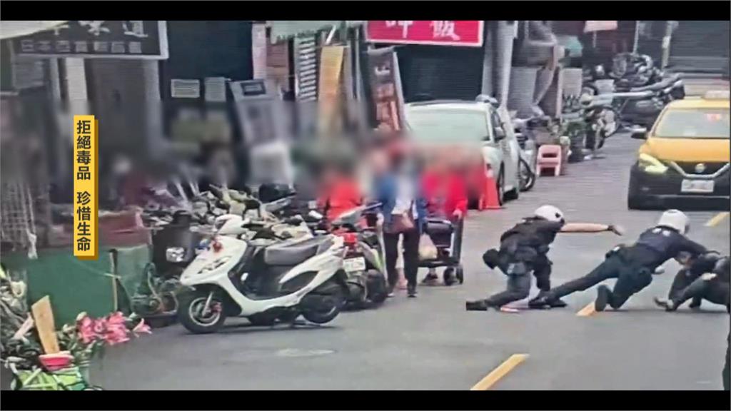 騎士警面前「假吞毒滅證」 真相曝光!