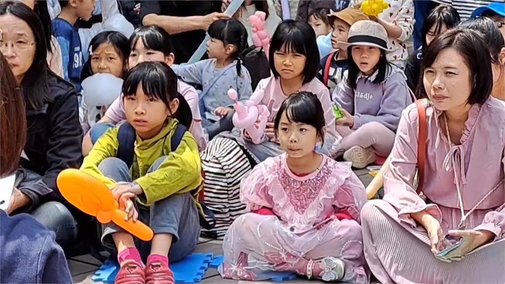 連假去哪玩?宜蘭傳藝中心湧人潮 野柳地質公園有優惠活動又豐富