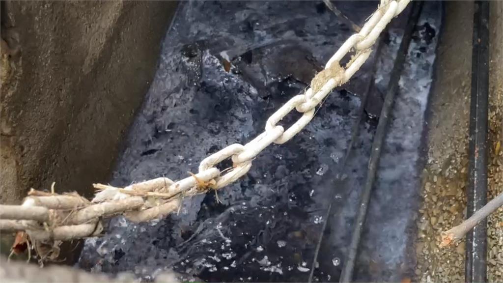 新竹現「藍色多瑙河」　整條溝渠染成寶藍色