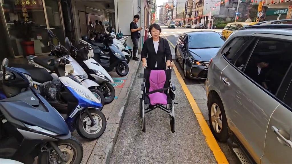 謝國樑斥資3千萬整平其樓卻開放停車 議員酸:到底給行人走還是機車好停