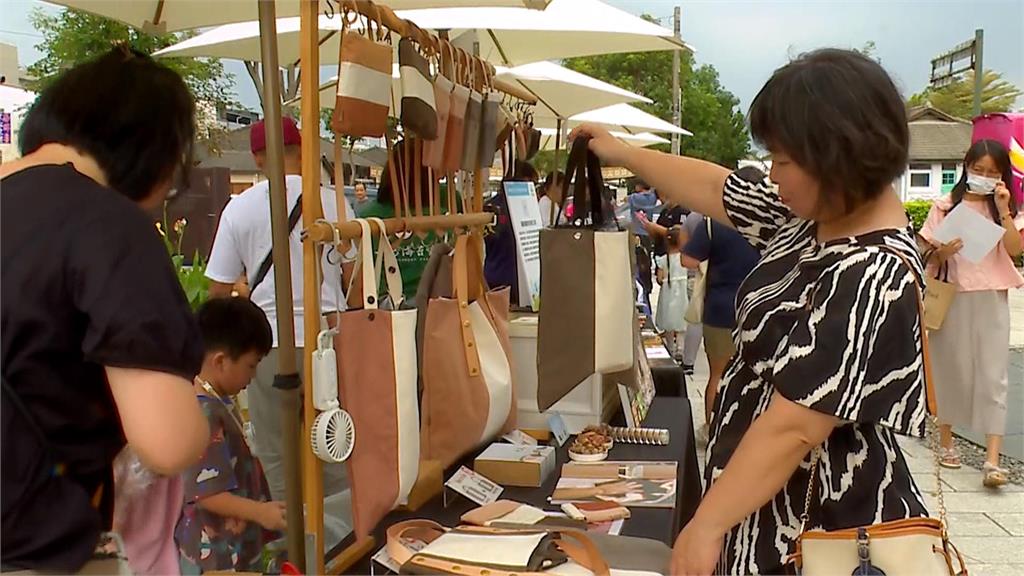 屏東十大伴手禮大比拚 東港迎王主題衣大受歡迎