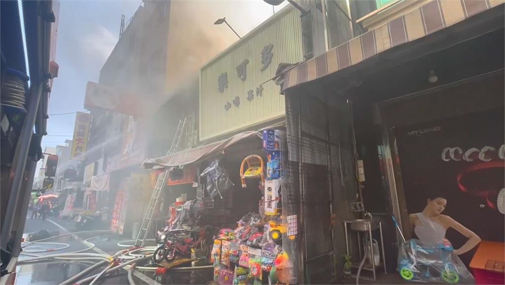 快新聞/饕客哀號!嘉義60年草魚湯店火警 一度延燒玩具店
