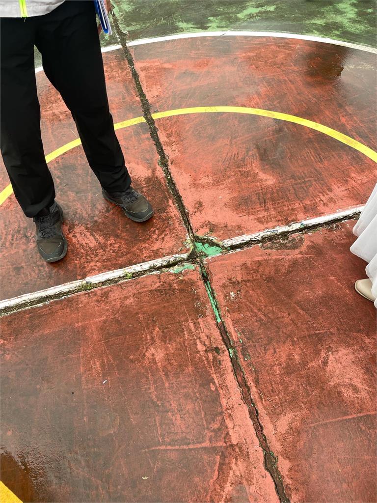 快新聞／苗栗蓬萊國小跑道磨損　沈發惠邀學者會勘、爭經費改善
