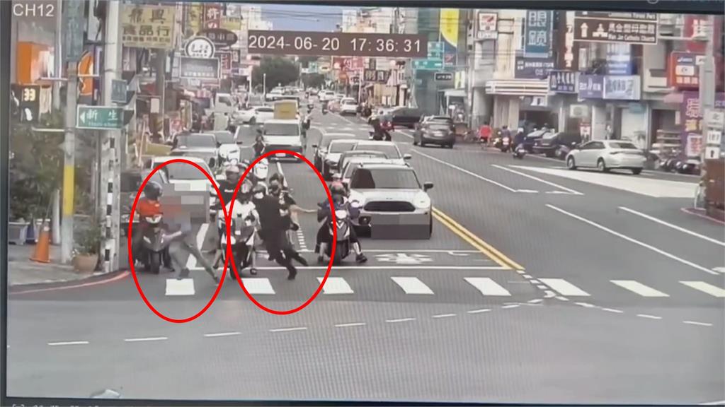 警驚險穿梭車陣追捕逃逸移工　女騎士撞上嫌犯嚇壞尖叫