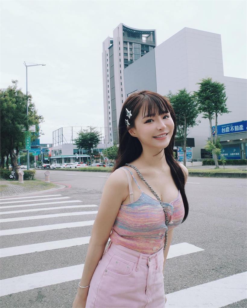 元元披絕美白紗「葫蘆曲線」秒現形!甜喊「可當你老婆?」百萬粉暴動