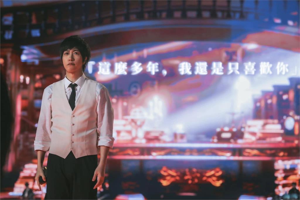 才爆蔡阿嘎黑料「蘿拉」遭五月天點名?本人驚吐「能不能不要說」真相全曝光