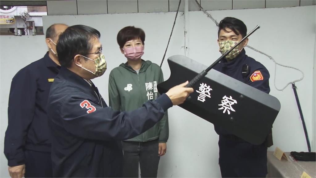 台南員警春節堅守岡位! 市長黃偉哲提前圍爐慰勞