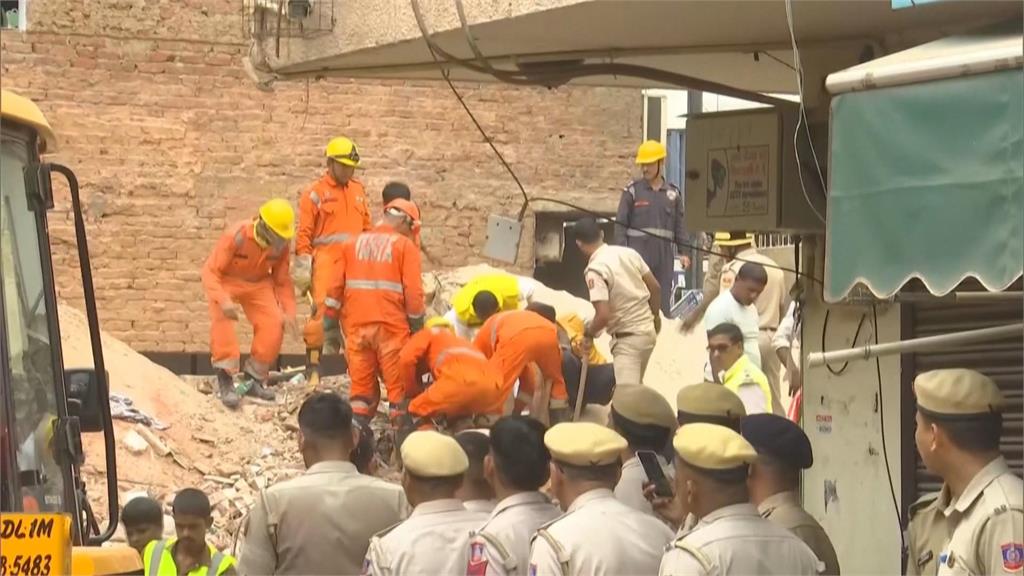 印度新德里老舊男宿舍倒塌　11人獲救、5人喪生