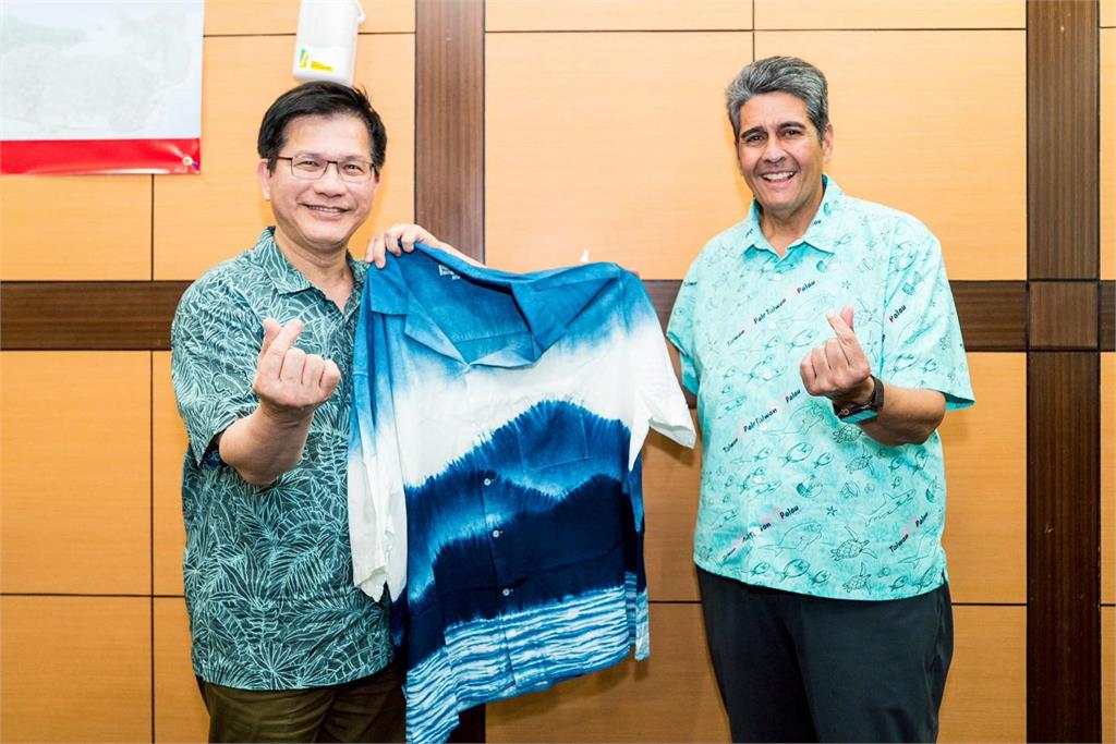 快新聞／25年邦誼篤睦！林佳龍率榮邦經貿團抵達帛琉　感謝惠恕仁伉儷設宴款待