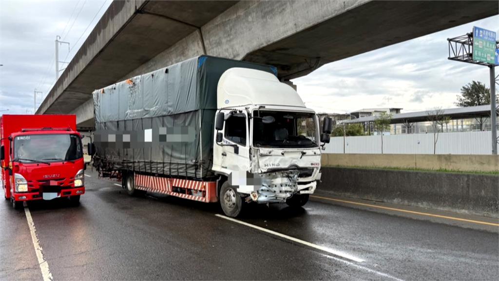 桃園楊梅休旅車左轉遭貨車撞上 一家三口2人當場身亡