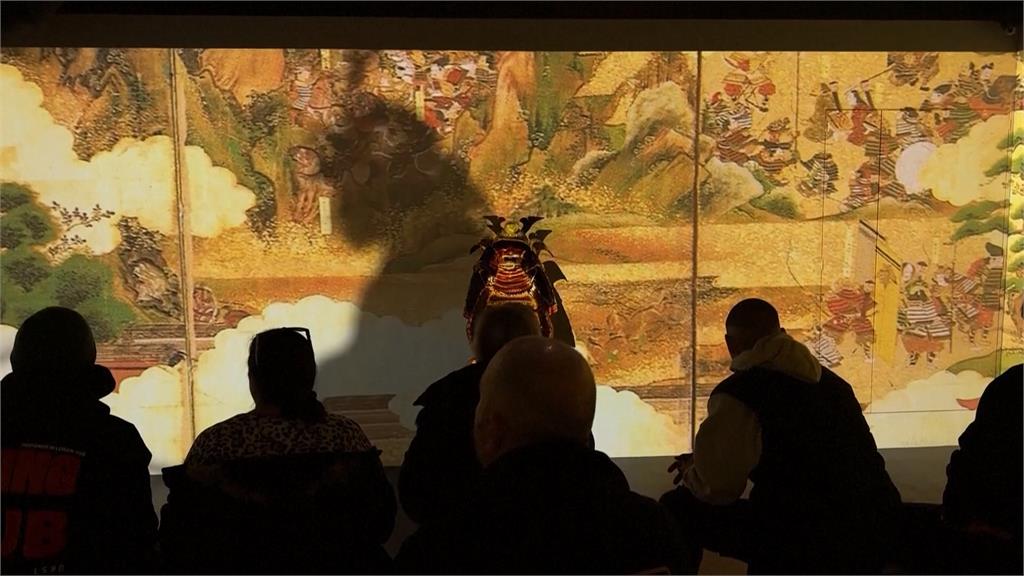 日本新景點！　新宿武士博物館　遊客體驗穿盔甲、握武士刀