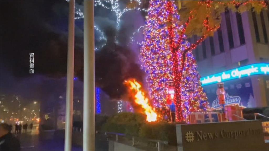 15米耶誕樹遭縱火　福斯紐約總部光速完美複製