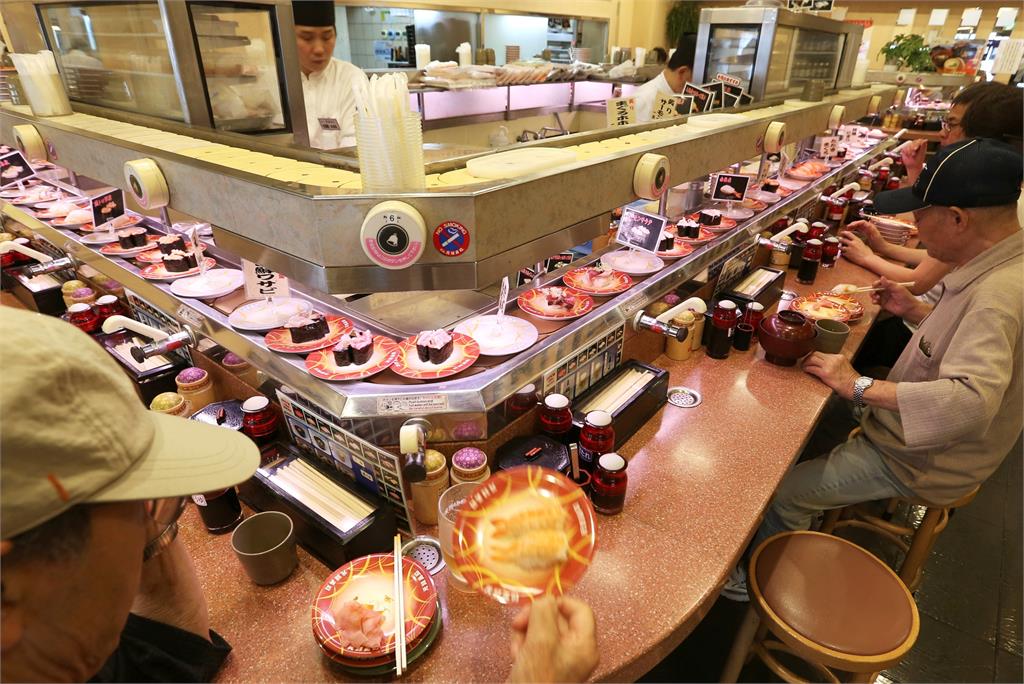 迴轉壽司店搶客出奇招 親民價格品嘗高級現切生魚片