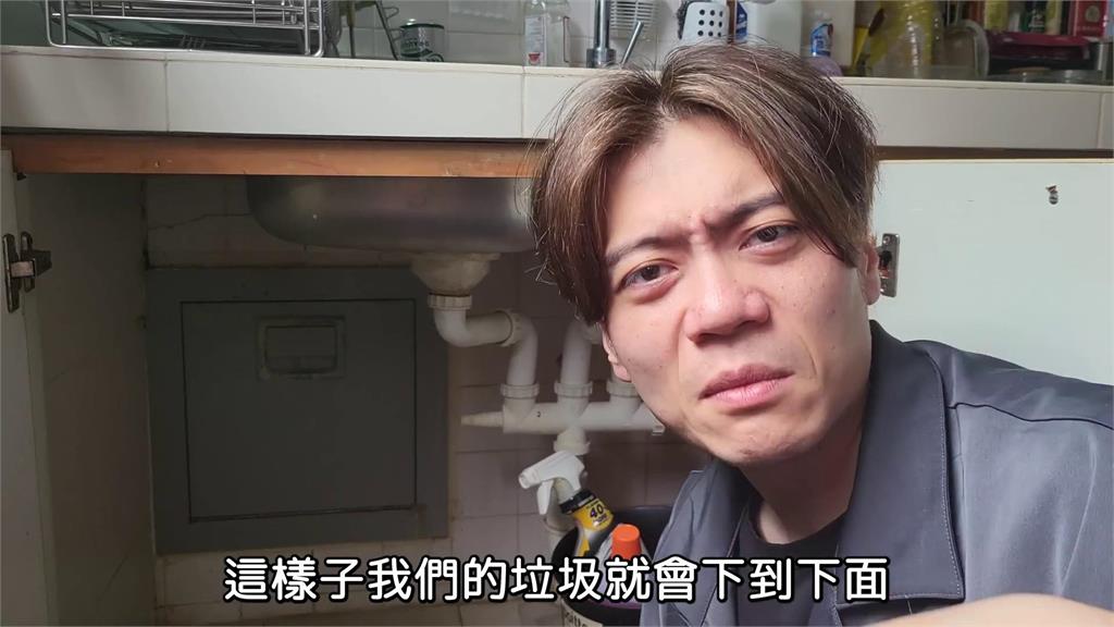 免下樓倒垃圾！大馬男體驗新加坡租屋生活　廚房竟暗藏祕密通道：像電影情節